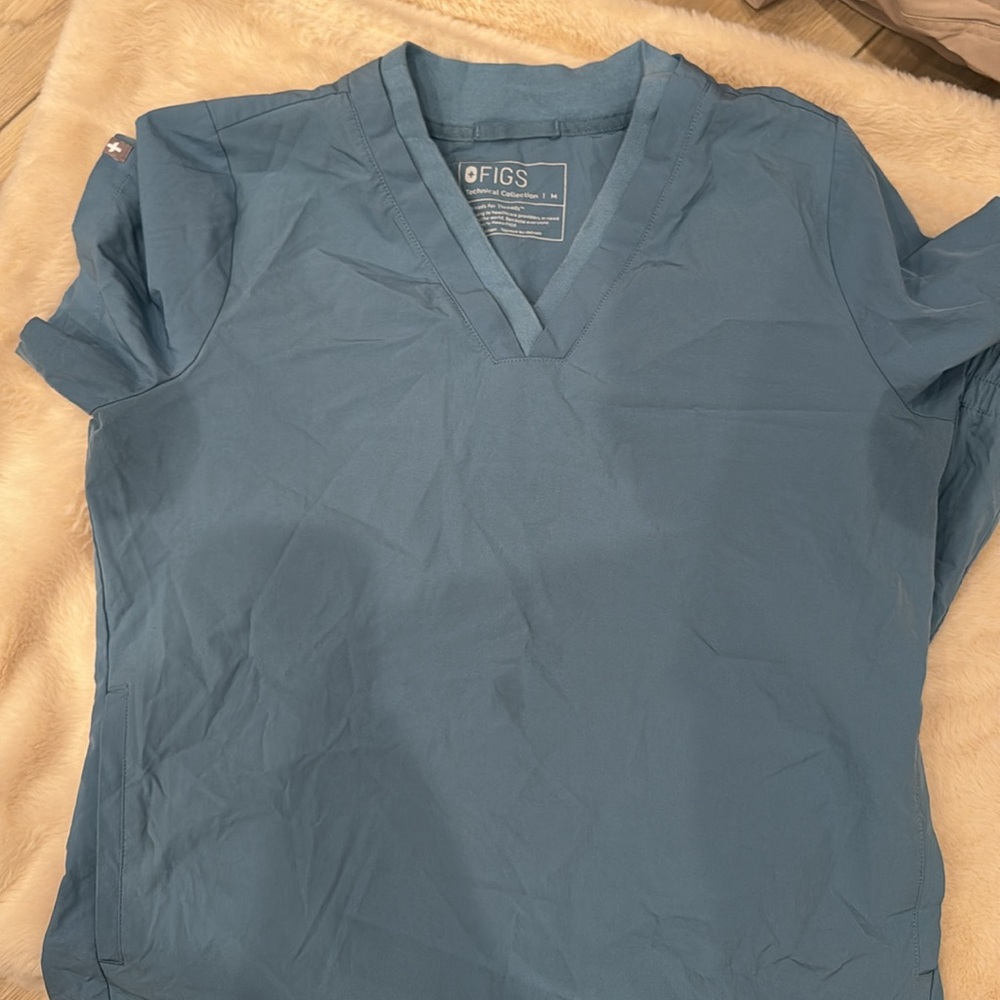 Figs Uniform! Medium Tops and XL Bottoms - Picture 3 of 4